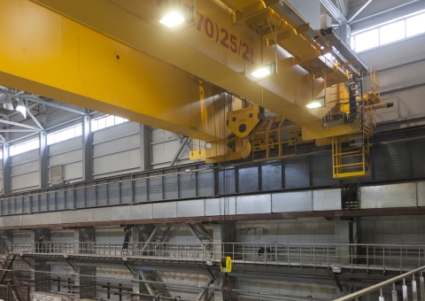 Heavy duty overhead crane